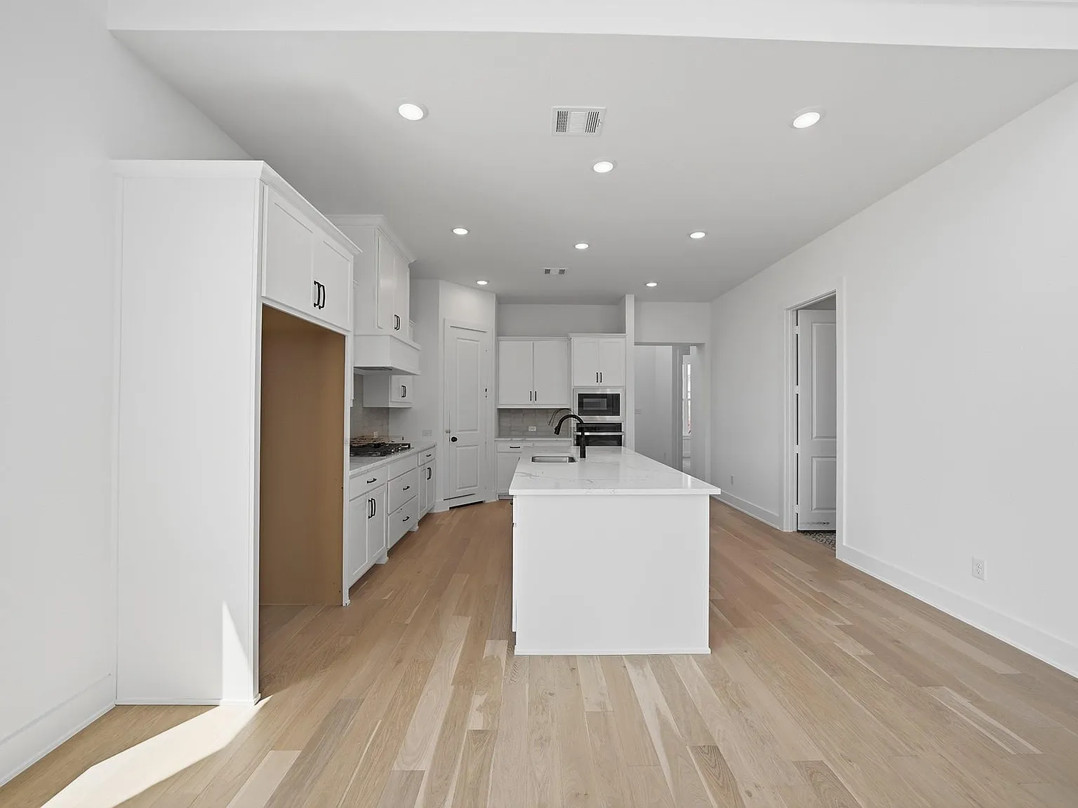 4 bed, 2468 sqft, $3,200 — Photo 2