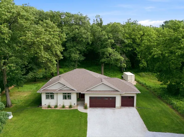 5017 Gilbertville Rd, Waterloo, IA 50701