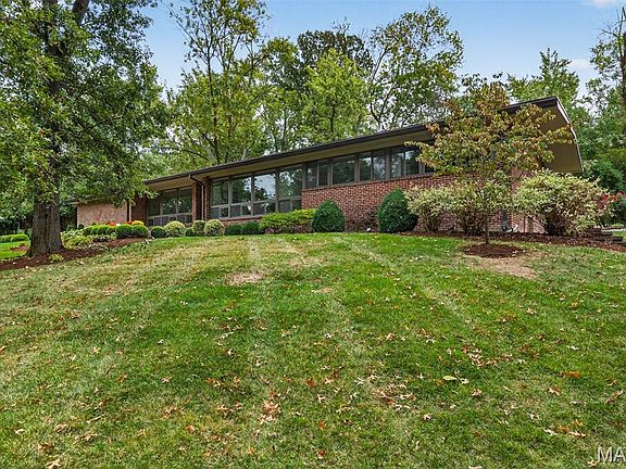 3rd image of 4 Dogwood Ln