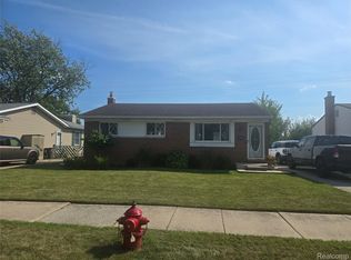 22233 Silver Creek Ln, Rockwood, MI 48173