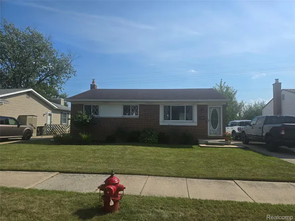 22233 Silver Creek Ln, Rockwood, MI 48173