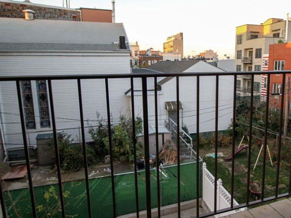 2nd image of 135 Meserole Ave #3F
