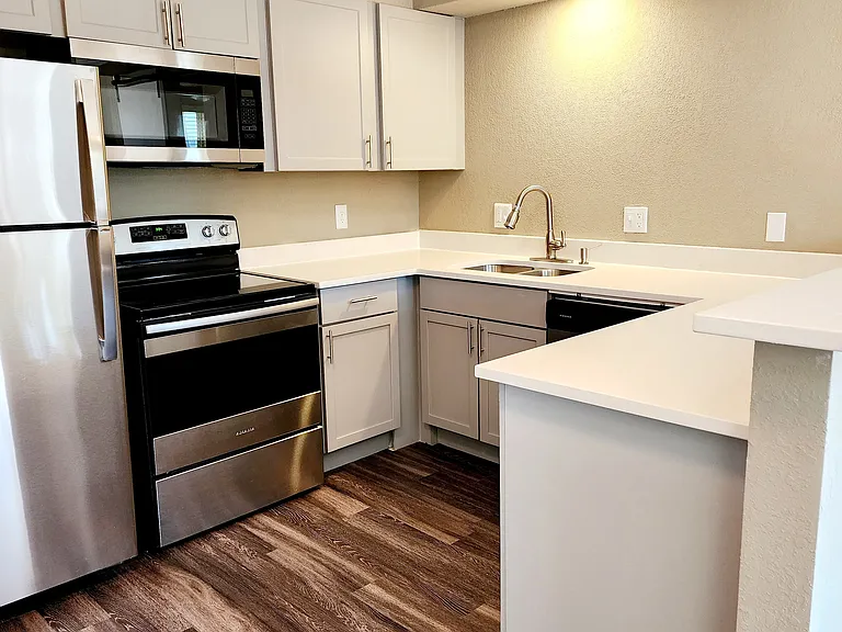 Jr. 1bd Full Kitchen View