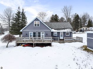 9464 Stone Ledge Lake Dr, Cadillac, MI 49601