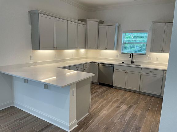 3rd image of 401 Rue Evangeline