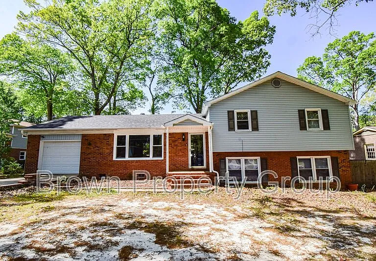 1733 Swann St — Photo 1
