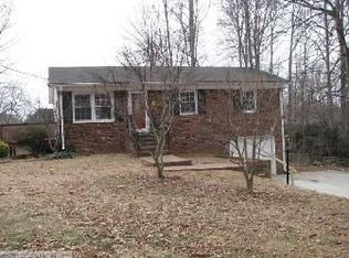 4224 Cavalier Dr, Winston Salem, NC 27104