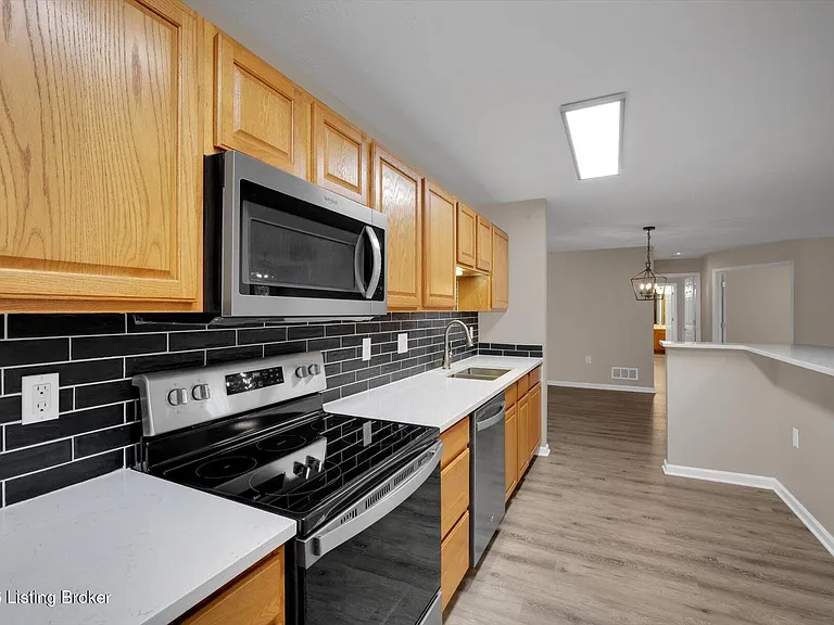 6403 Shelton Cir #102 — Photo 9