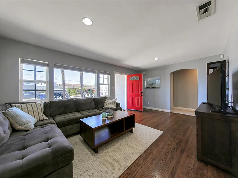 961 Florence St — Photo 10