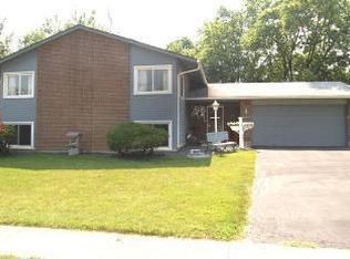 2827 Cooper Ct, Woodridge, IL 60517