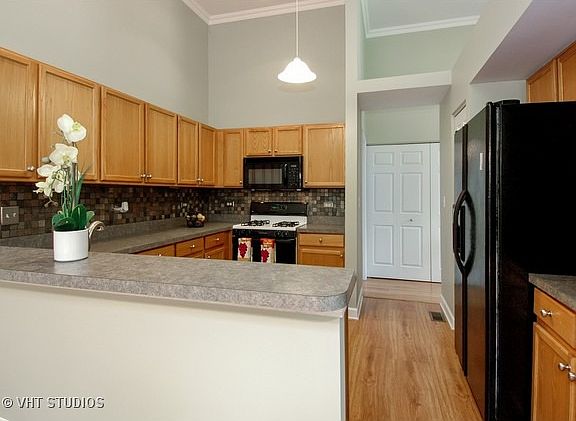 4th image of 340 Gladstone Ln #69-1