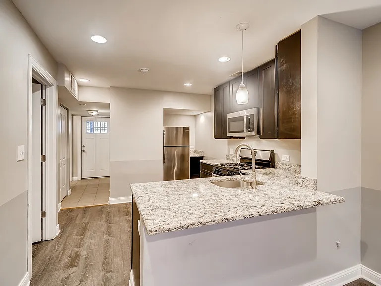 2312 S Seeley Ave #G — Photo 4