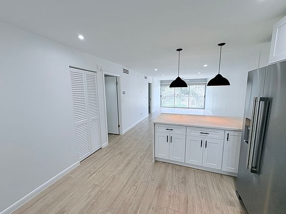 5th image of 1900 Alamanda Dr APT 302