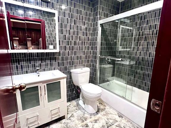 4th image of 848 W 50th Pl #A