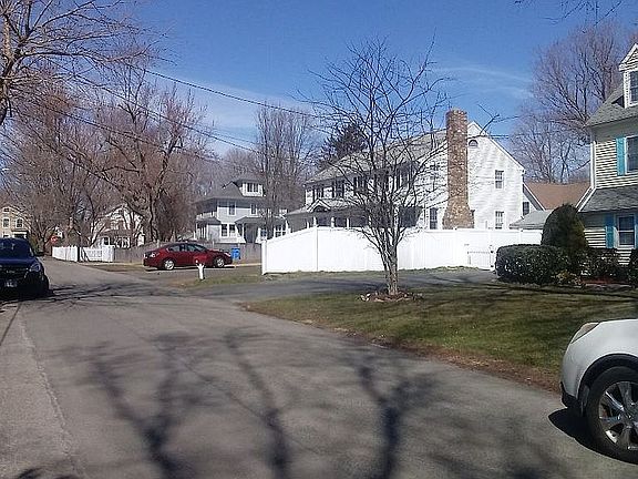 3rd image of 21 Halleck St