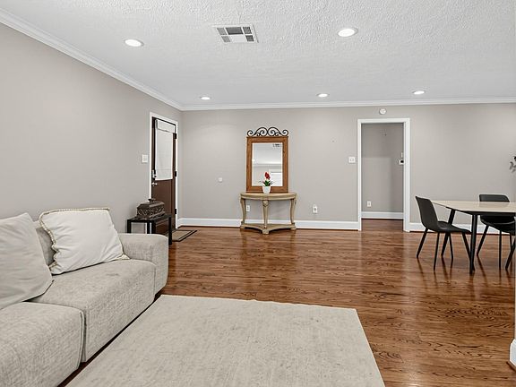 5th image of 1111 Timbergrove Ln