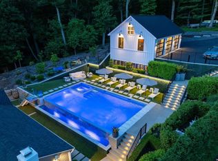 94 Prospect Rd, Centerport, NY 11721