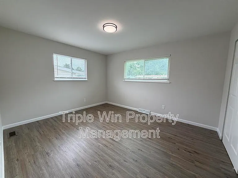 1315 Bobolink Dr — Photo 17