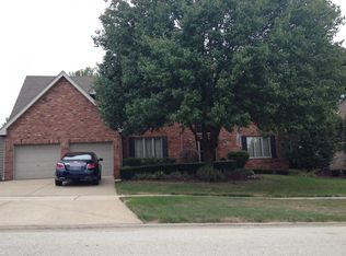 10420 Bloomfield Dr, Palos Park, IL 60464