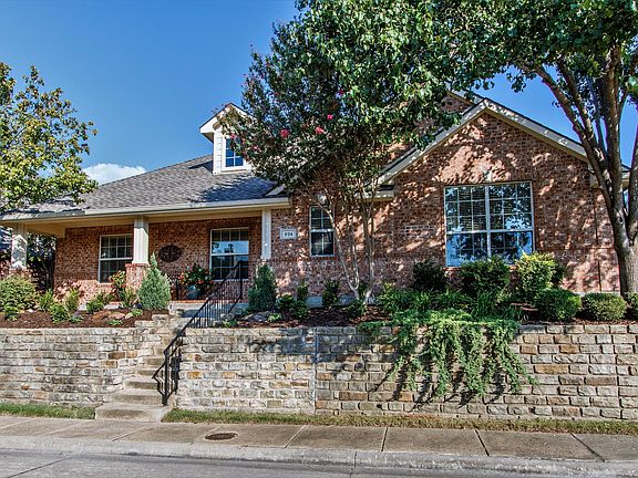 2nd image of 934 Bluffview Dr