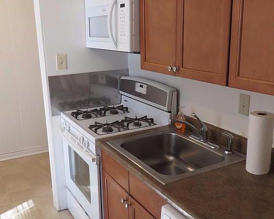 4th image of 518 Longwood Dr