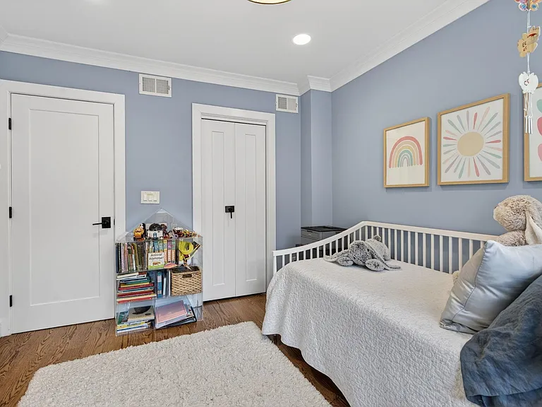 926 Park Ave — Photo 16
