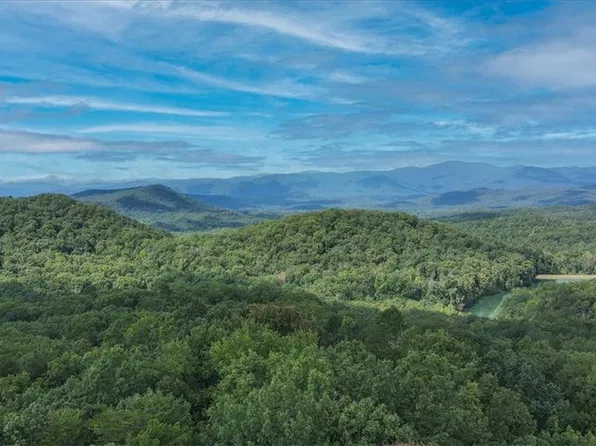 1878 Sweetwater Dr, Clarkesville, GA 30523