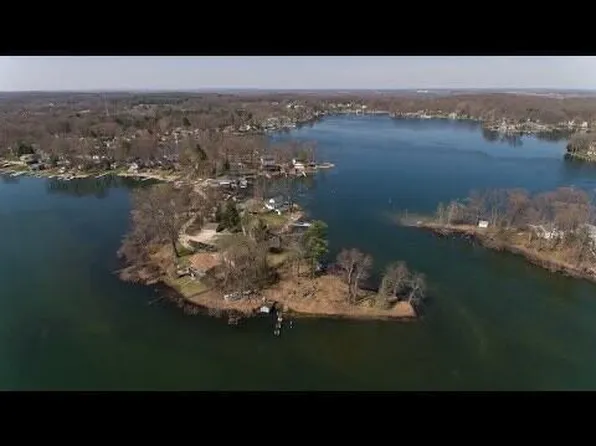 12387 Sunset Point Dr, Plainwell, MI 49080