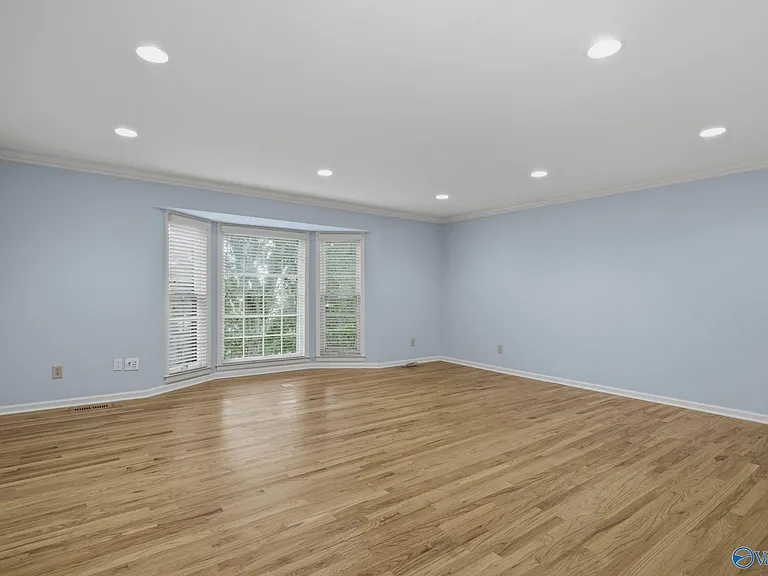 815 Baylor Dr SE — Photo 15