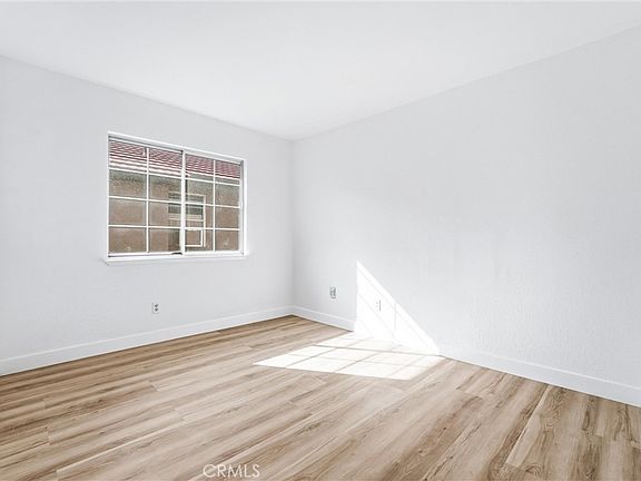 5th image of 300 Mildred St