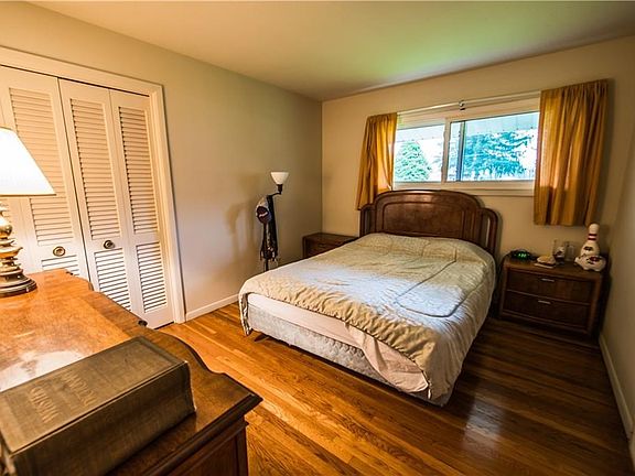 5th image of 7840 Summerset Dr
