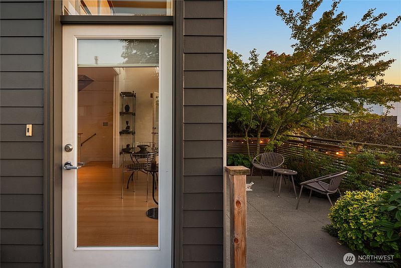 3rd image of 4121 SW Edmunds Street