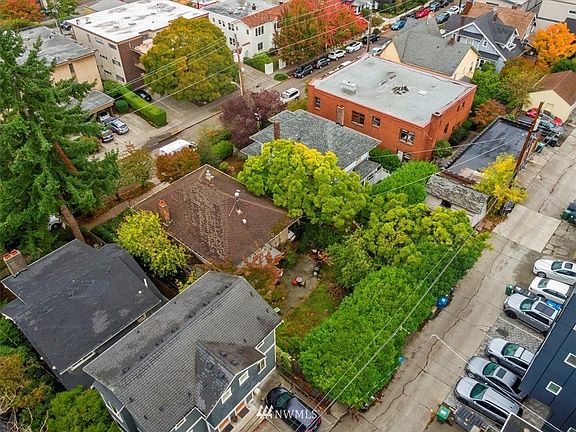 4th image of 2328 Franklin Ave E