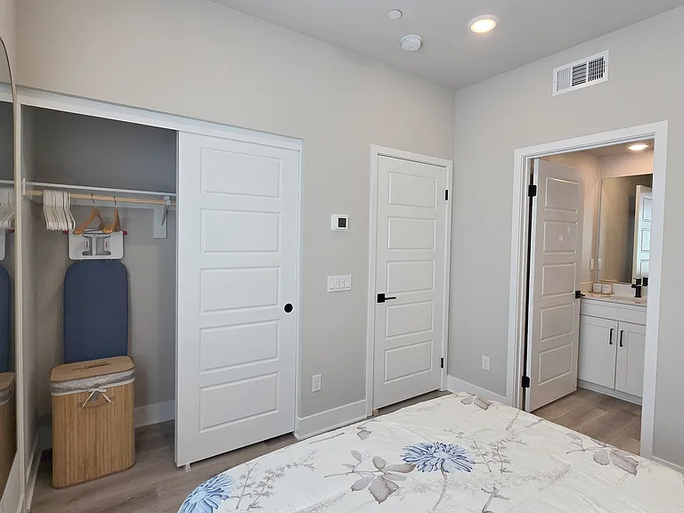 1488 W Sunrise Ln — Photo 12