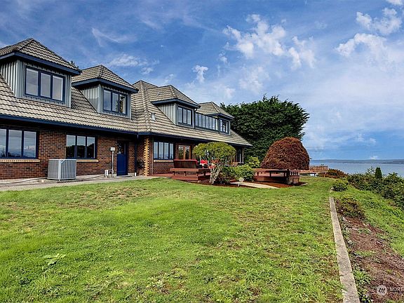 Stunning private sanctuary on 2+ acres!>