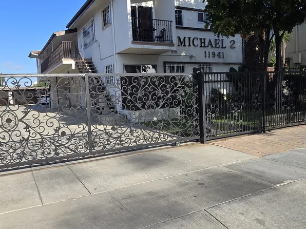 11941 Gale Ave APT E, Hawthorne, CA 90250