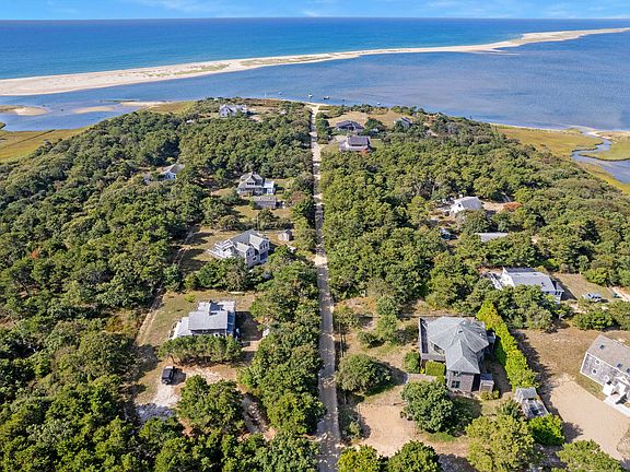 2nd image of 76 Washque Ave