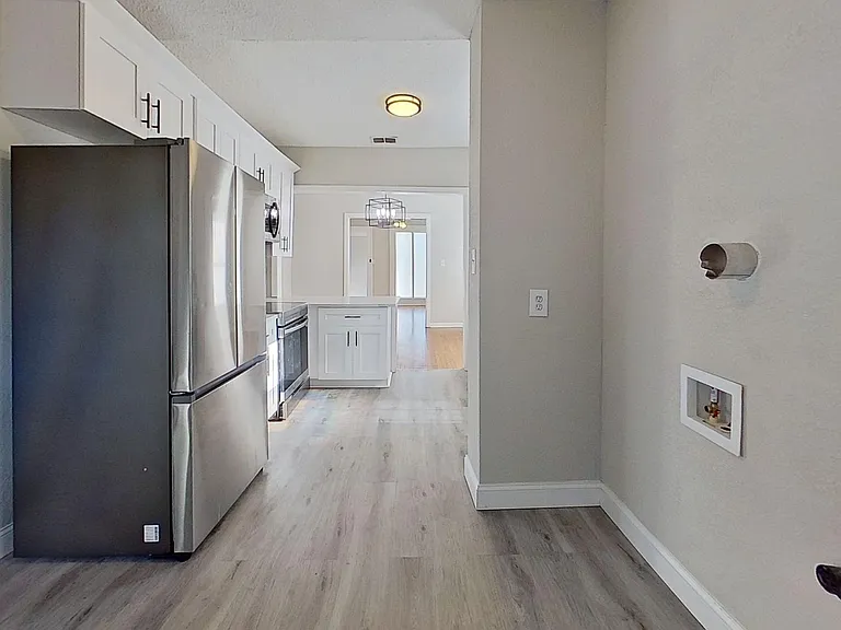 4633 Kingsbury St — Photo 30