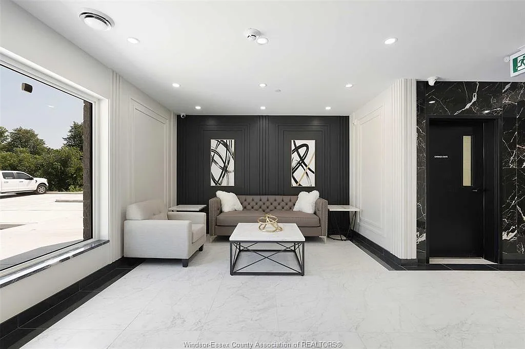 1 bed, 1.0 bath, $2,100 — Photo 2