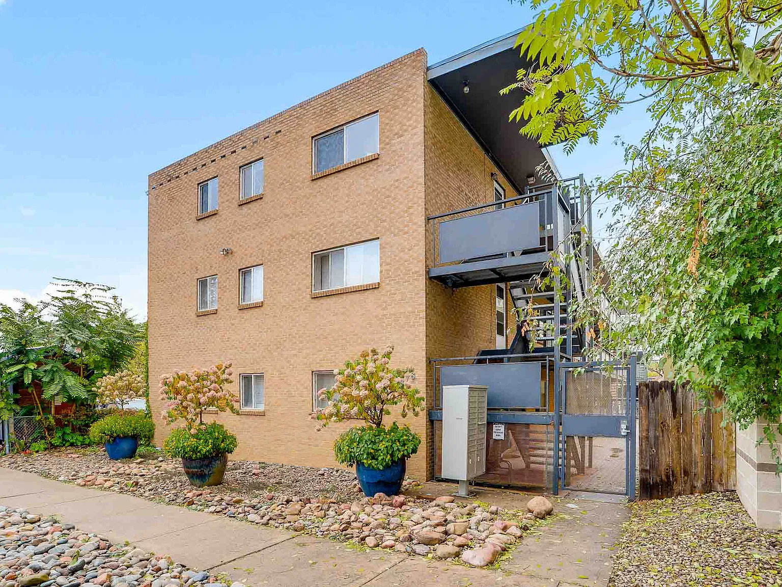 Vine Apartments — Photo 2