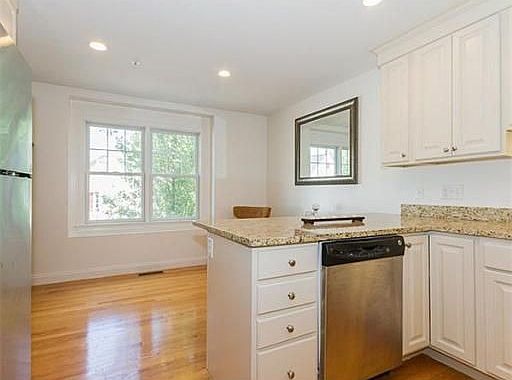 3rd image of 7 Lenox St