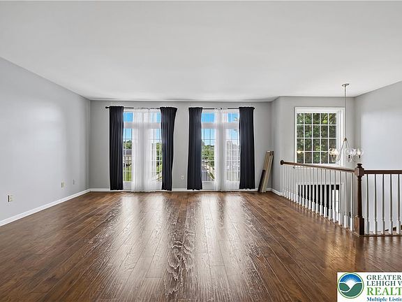 3rd image of 261 Patterson Walk