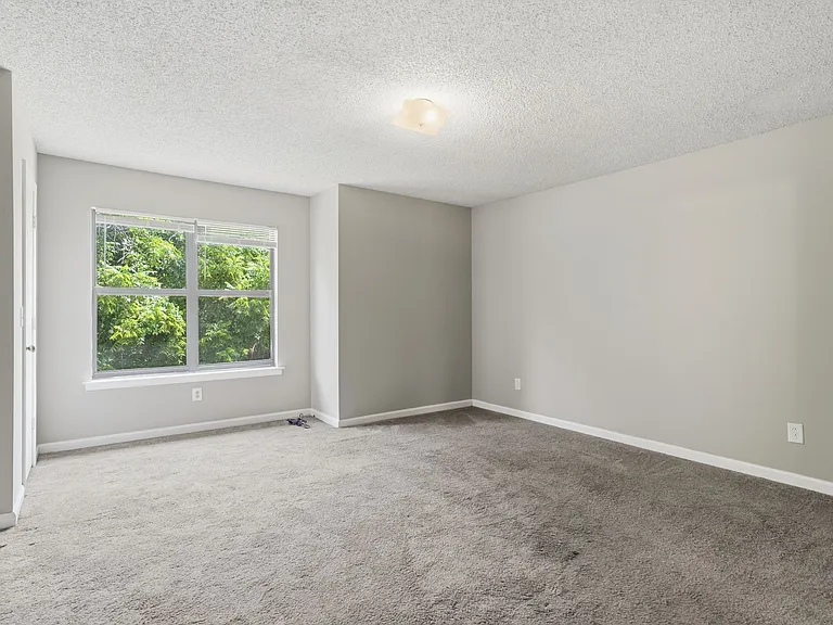 1241 N Graycroft Ave — Photo 8