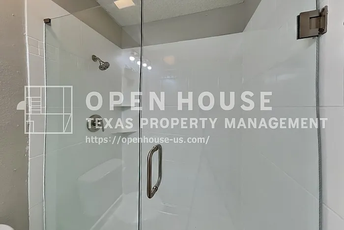6100 Springwood Dr — Photo 10