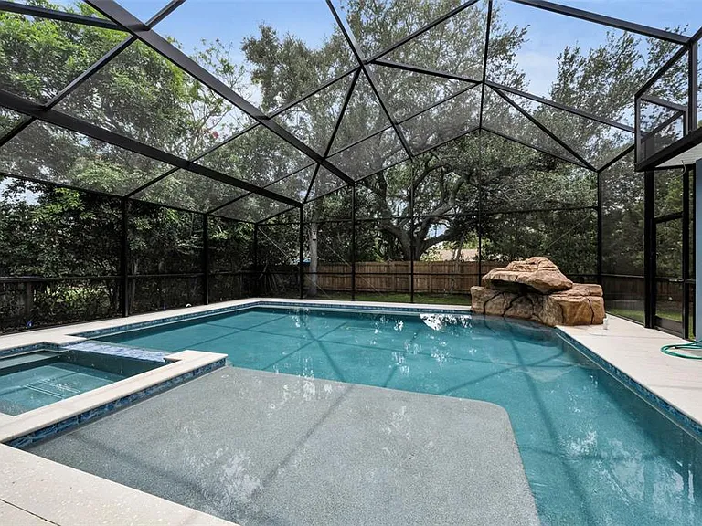 522 Louden Ave — Photo 48