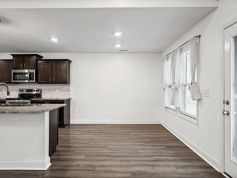 204 King Rd — Photo 12