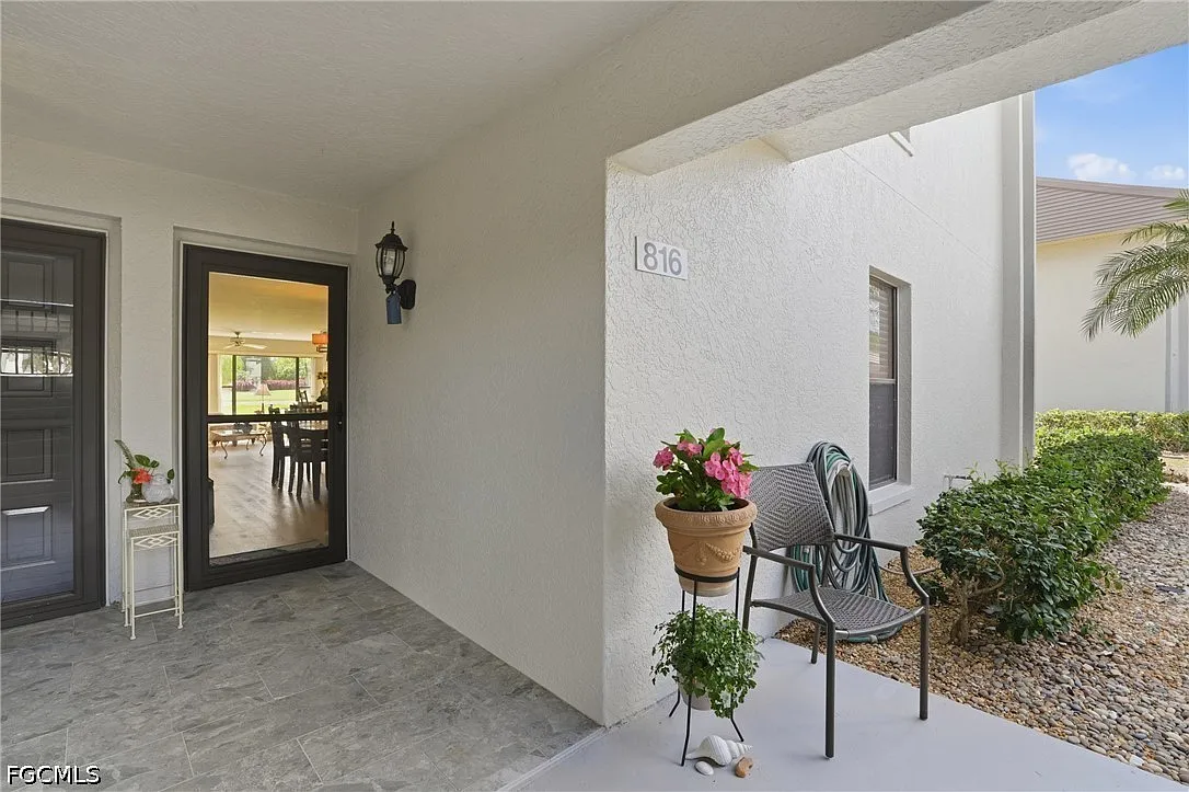 3 bed, 2.0 bath, 1330 sqft, $2,000 — Photo 1