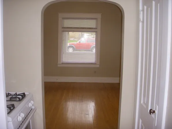 928 E 6th St #3, Duluth, MN 55805