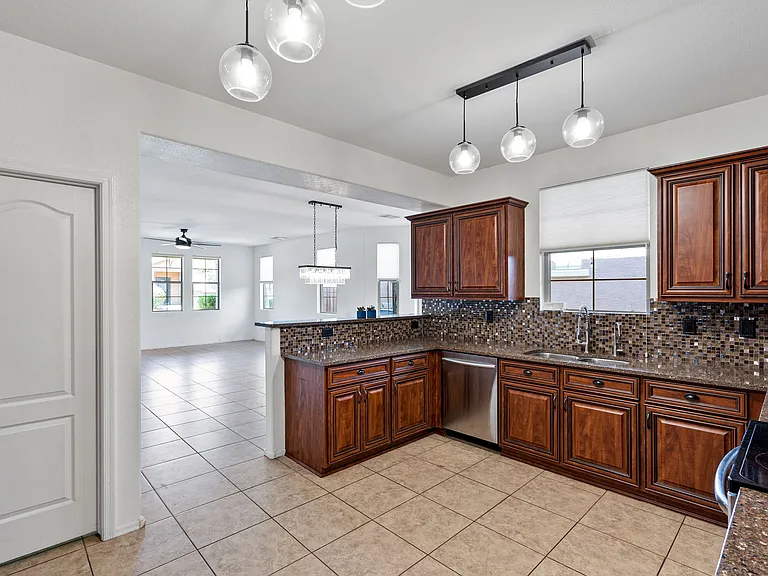 18-web-or-mls-Done Interior 2-40_08052024