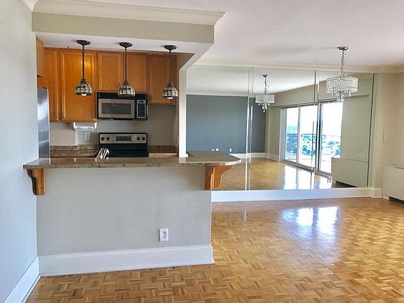 2nd image of 2200 Victory Pkwy APT 1101